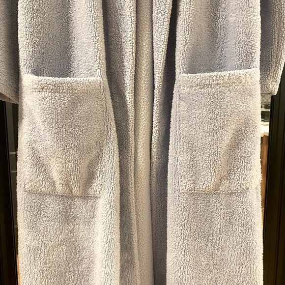 GAP Body Softest Plush Robe Full Length - Picture 9 of 9